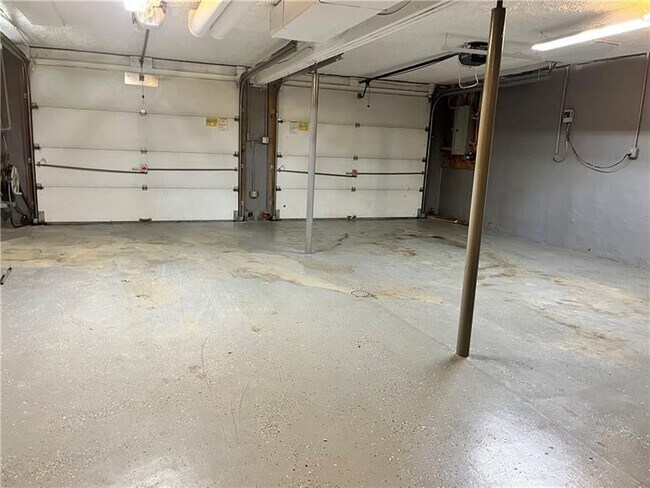 Building Photo - 329 Stoney Hollow Rd