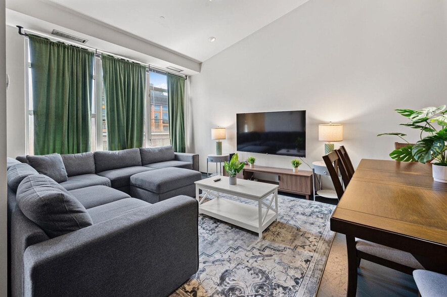 Building Photo - 160 E Berkeley St