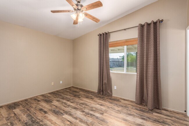 Building Photo - 2321 E Enid Cir