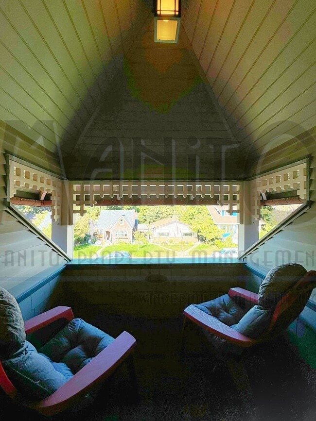 Building Photo - South Hill Swank