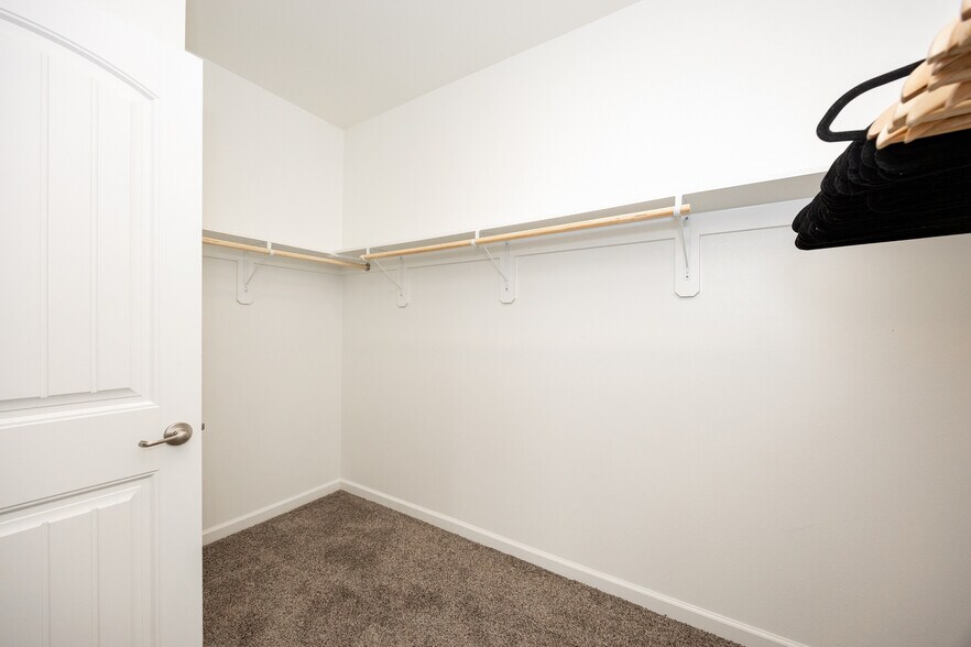 Building Photo - 13667 Willamette Way