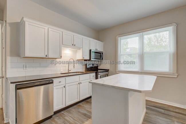 Building Photo - 510 N Beville Ave