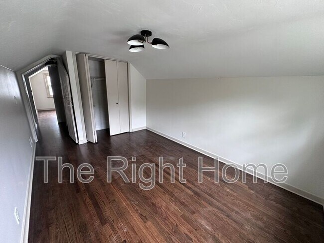Building Photo - 600 S 48th St