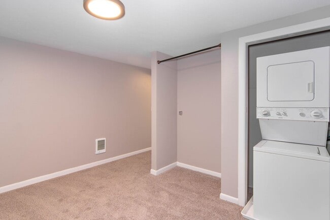 Building Photo - 2 Bed 1ba Liberty Lake Duplex Lower-level ...