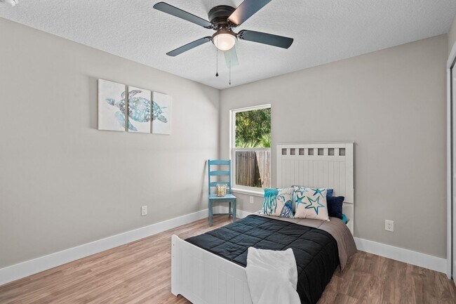 Building Photo - 816 W 9th St