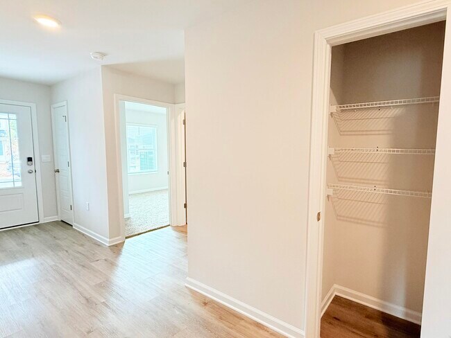 Building Photo - 1946 Tree Swallow Dr