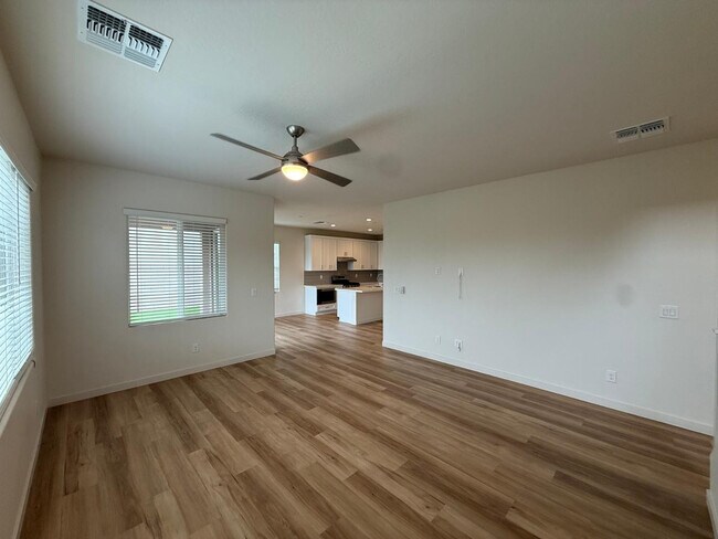 Building Photo - 624 N Vine St