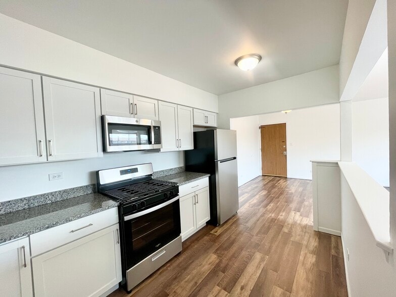 Building Photo - 8630 Sayre Ave