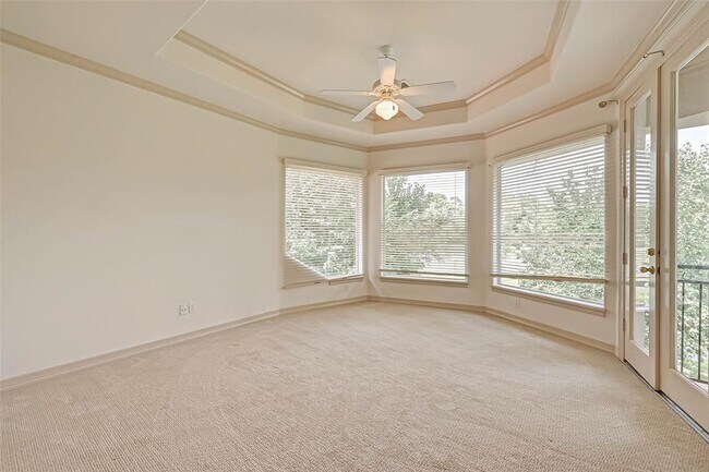 Building Photo - 16810 Southern Oaks Dr