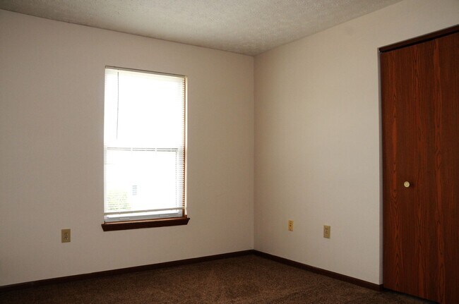 Building Photo - 5561 Cedar Springs