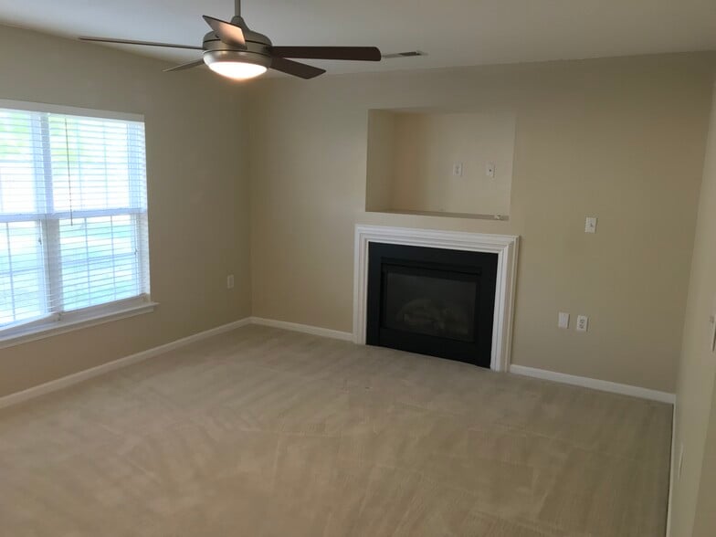 LIVING ROOM - 2808 Cougar Hill Ct
