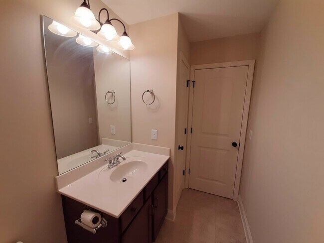 Building Photo - 105 Ambassador Private Cir