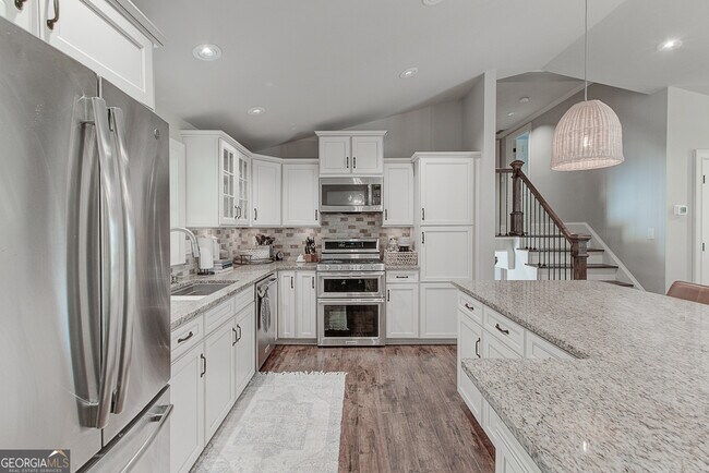 Building Photo - 209 Cedar Dr