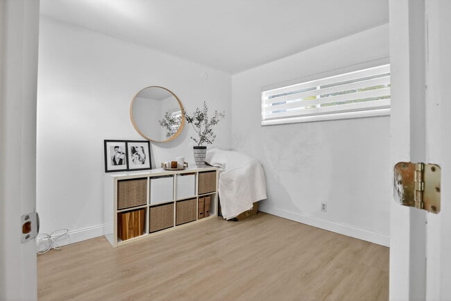 Building Photo - 9820 S Hollybrook Lake Dr