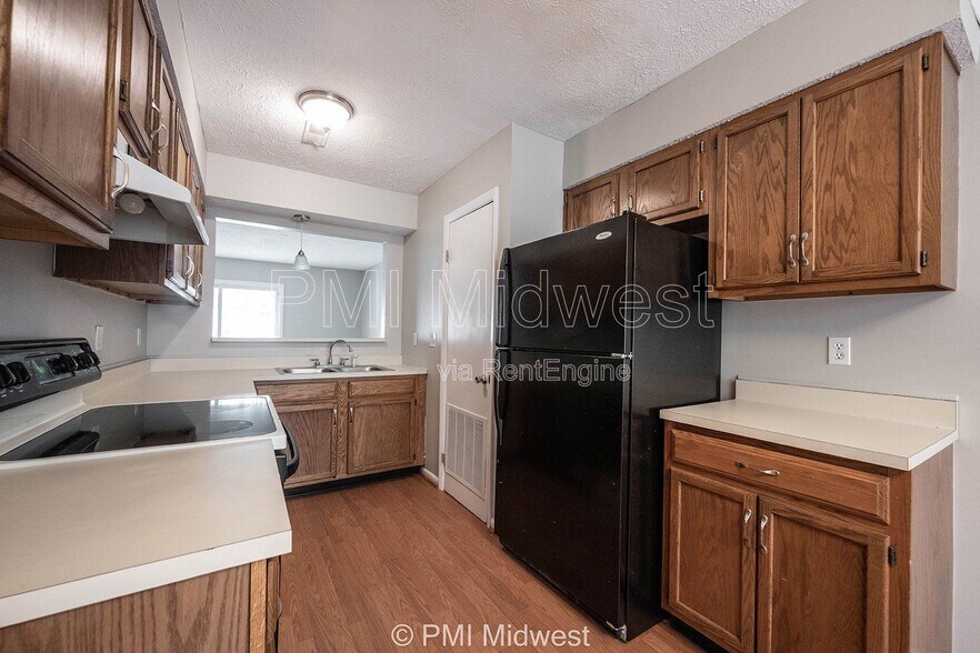 Building Photo - 5611 N Rural St