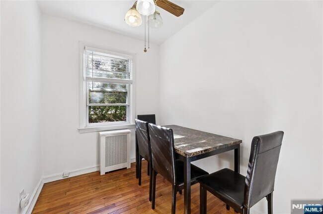 Building Photo - 25- 18 High St