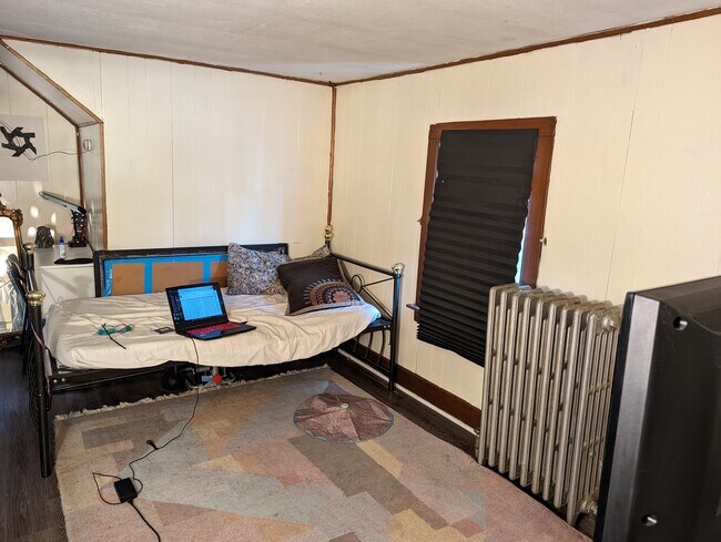 Building Photo - 301 E Eleanor St