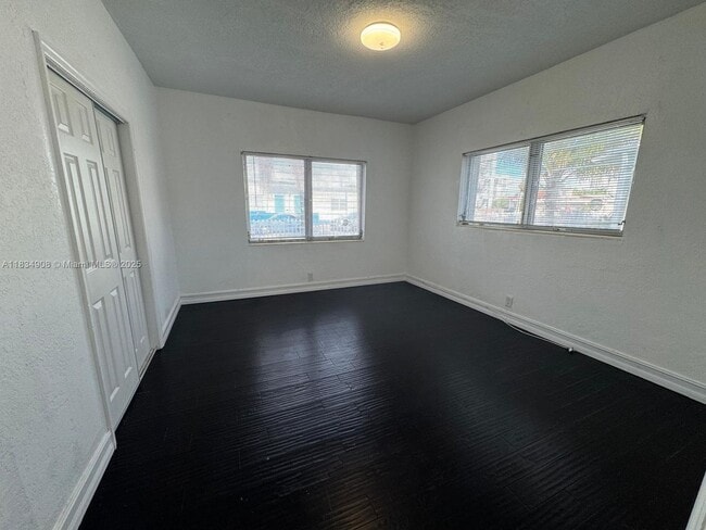 Building Photo - 8140 Crespi Blvd