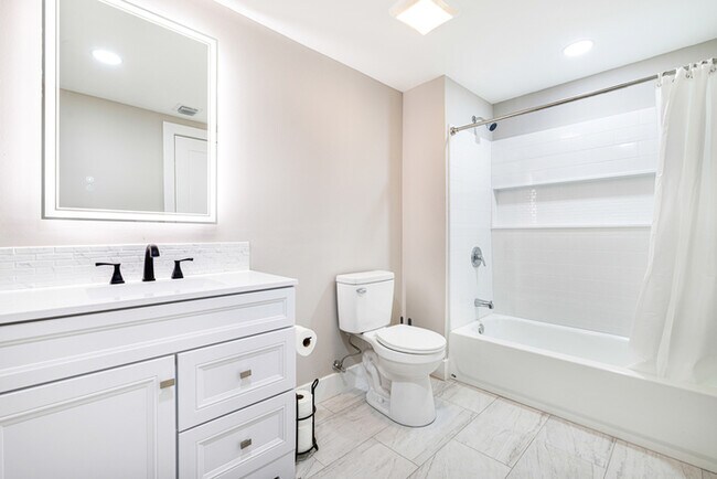 Building Photo - Englewood Padsplit Co-living Affordable Ho...
