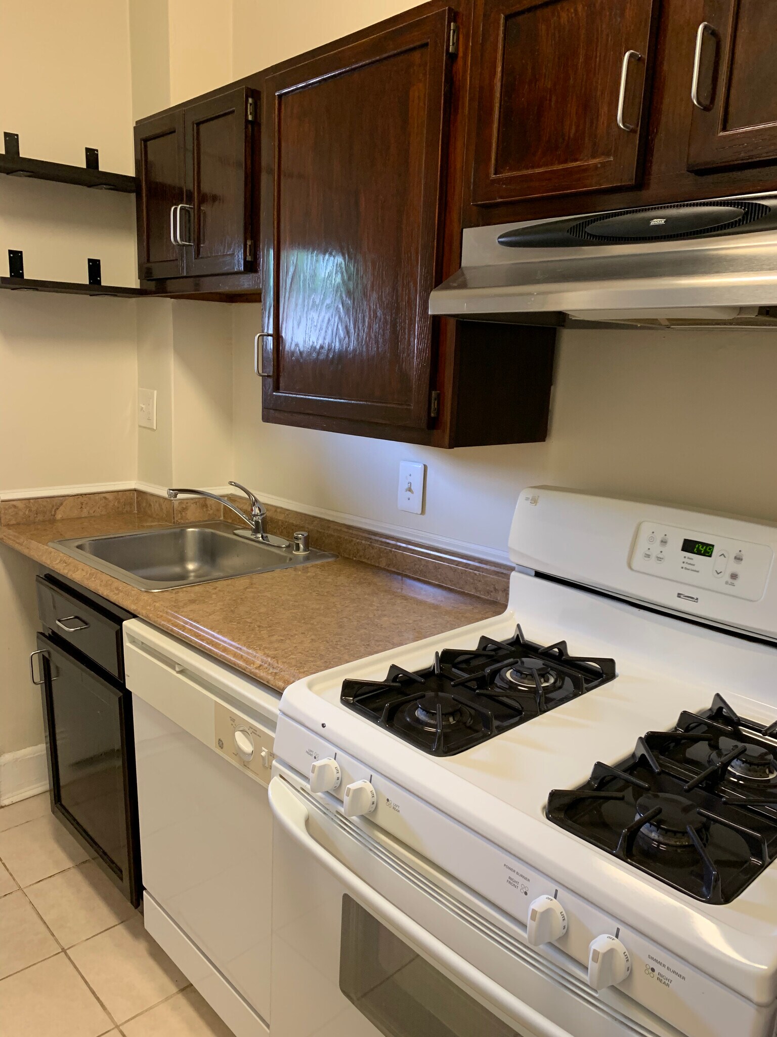 Building Photo - 527 9th St NE