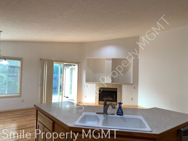 Building Photo - single house