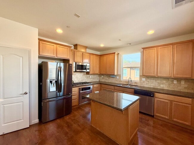 Building Photo - 43845 Paso Pino Common