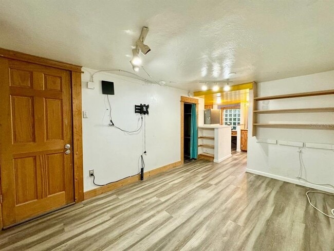 Building Photo - 6601 N Navin Ave