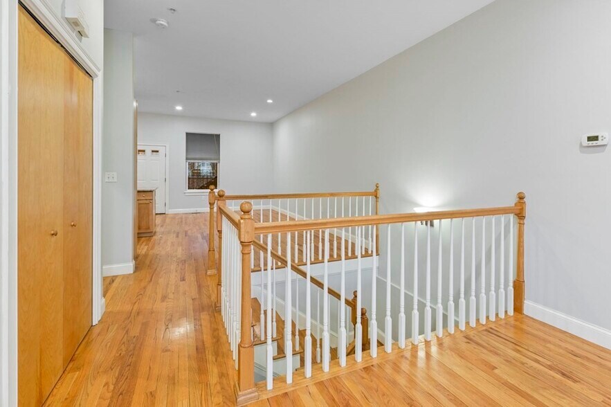 Building Photo - 871 Harrison Ave