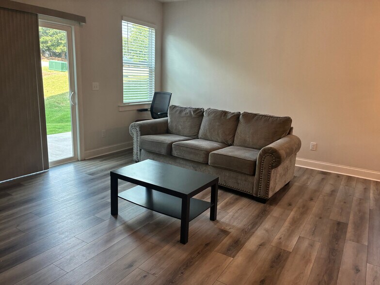 Building Photo - Room in Townhome on Old Grove Ln