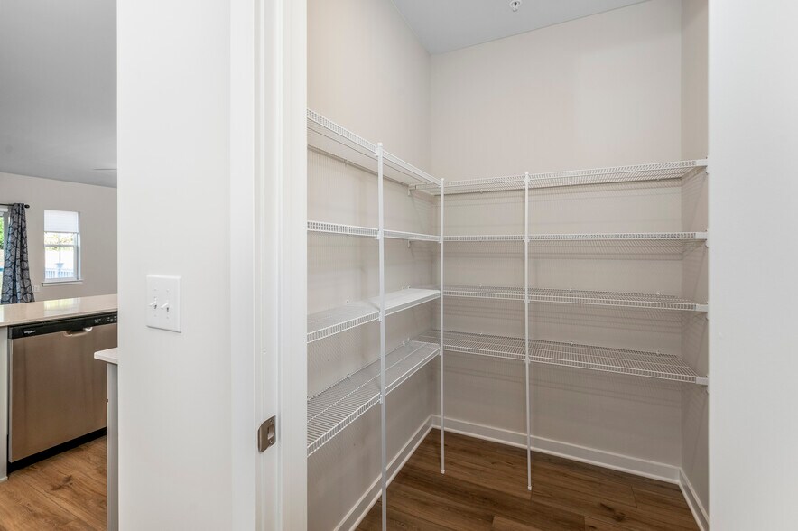 Building Photo - 75 Painters Way