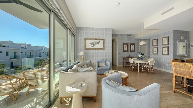 Building Photo - 635 S Orange Ave