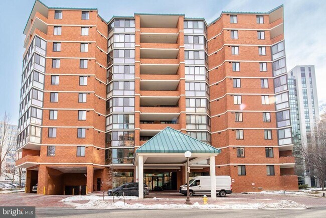 Building Photo - 1001 N Randolph St