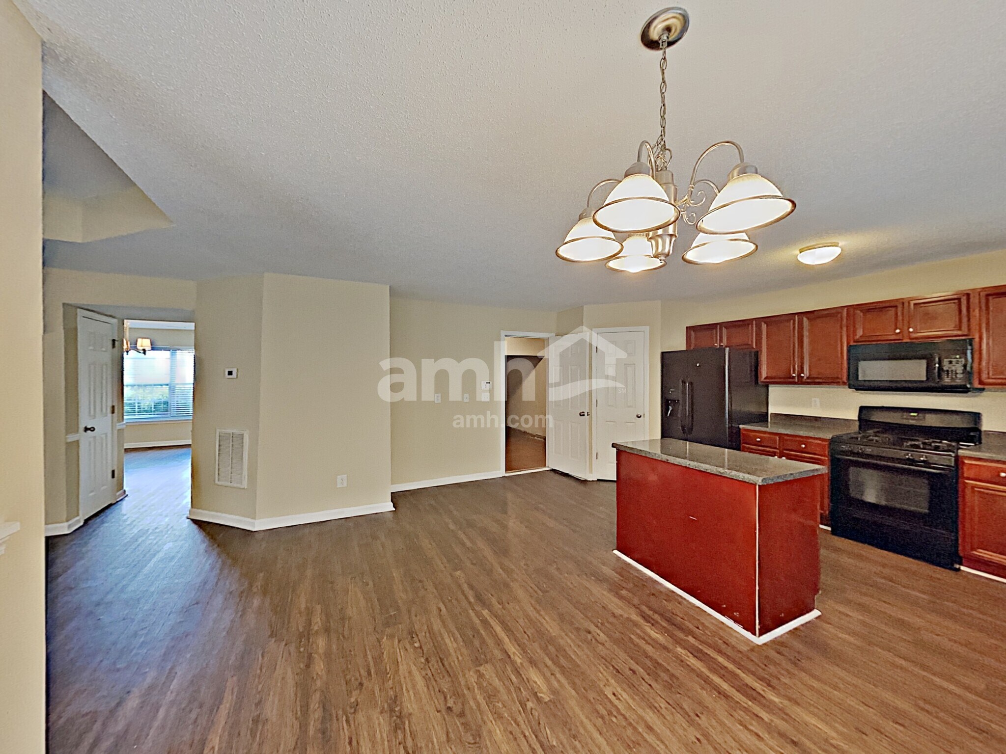 Building Photo - 682 Rock Hill Pky