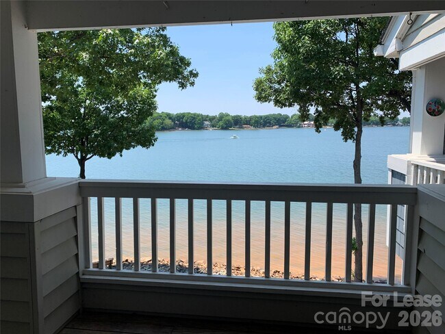 Building Photo - 912 Southwest Dr