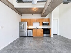 Building Photo - Modern Condo in The Cedars, Dallas with Private Patio | Available for Lease!