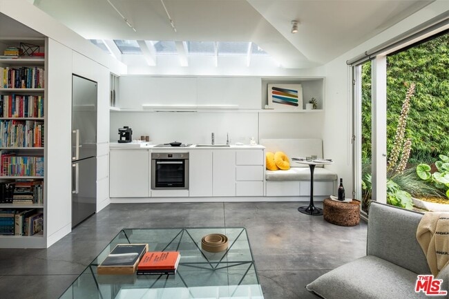 Building Photo - 1060 Nowita Pl