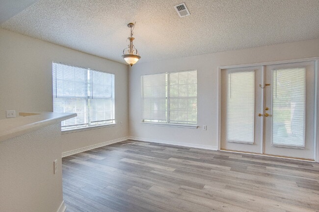 Building Photo - Move In for the Holidays! Lakefront Shadow Lakes Home – $500 Off First Month & ½ Deposit for Mili...