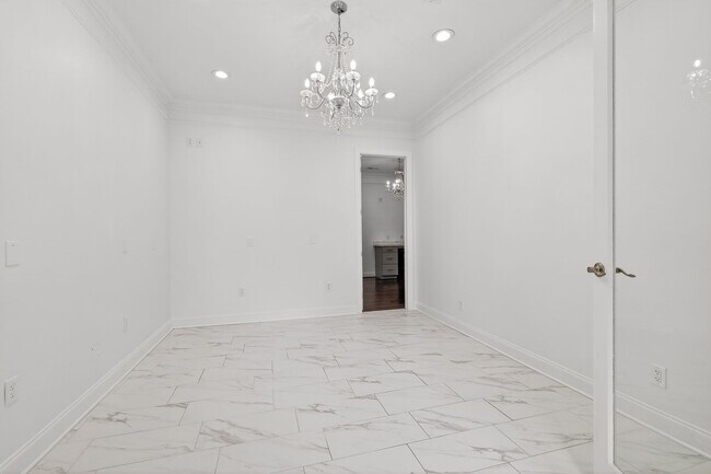 Building Photo - Beautiful 6BR Executive Brentwood Home with Pool