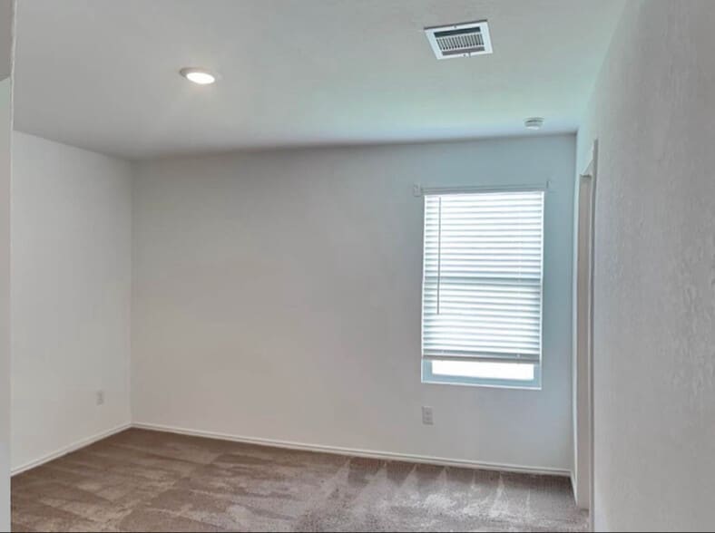 Building Photo - 145 Parish Ln