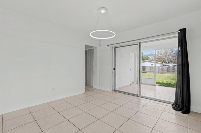 Building Photo - 6821-6825 NW 11th Place Unit 6825