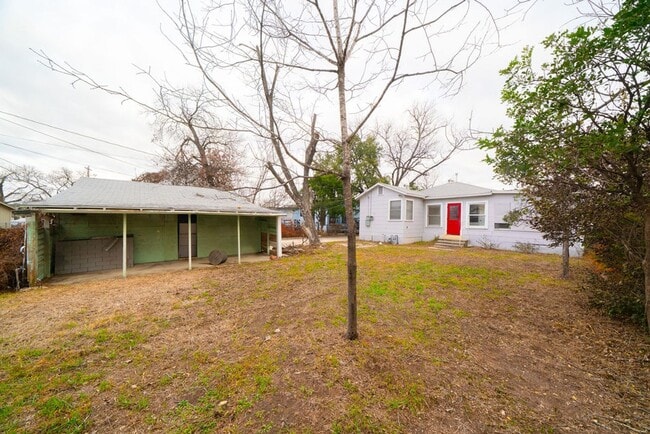 Building Photo - Updated 3-Bedroom Home with Detached Garage & Fenced Yard