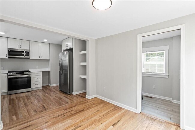 Building Photo - 112 McCary St
