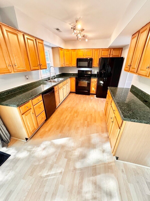 Building Photo - 1508 Honor Dr
