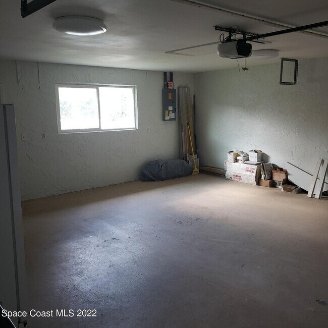 Building Photo - 215 Andros Ave