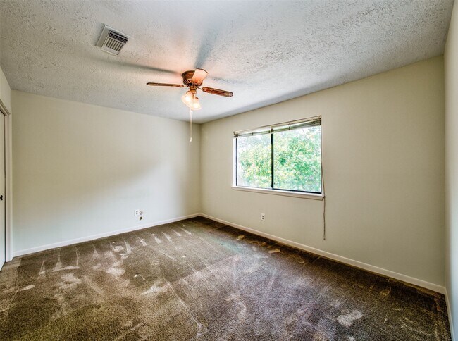Building Photo - 8022 La Brea Dr