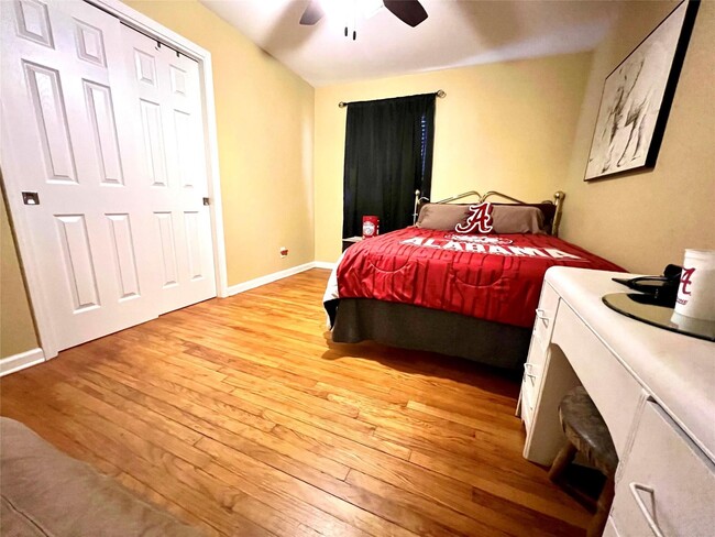 Building Photo - 1735 S Park