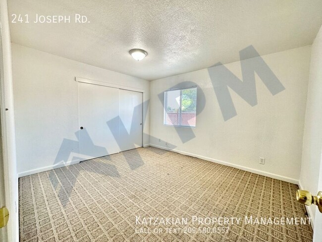 Building Photo - Renovated 4-Bedroom Single Story Manteca C...