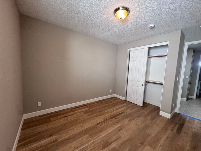 Building Photo - 1504 Barbaro Dr SE