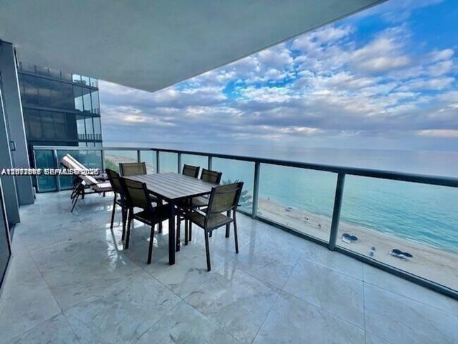 Building Photo - 17121 Collins Ave