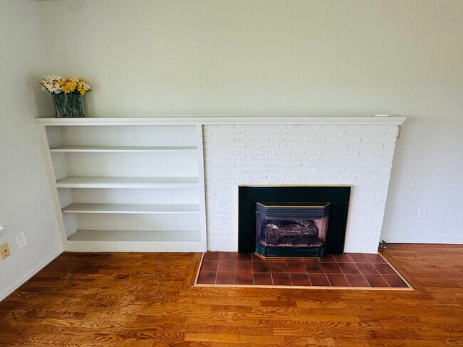 Building Photo - 3 bed/2 Bath, Spacious Home in Mount Verno...